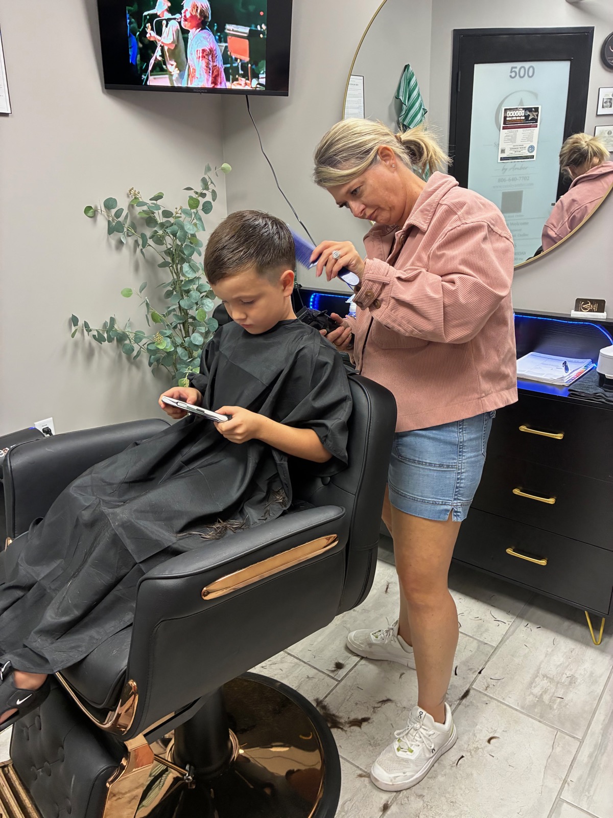 Detailed men's haircut by Amber from the August gallery